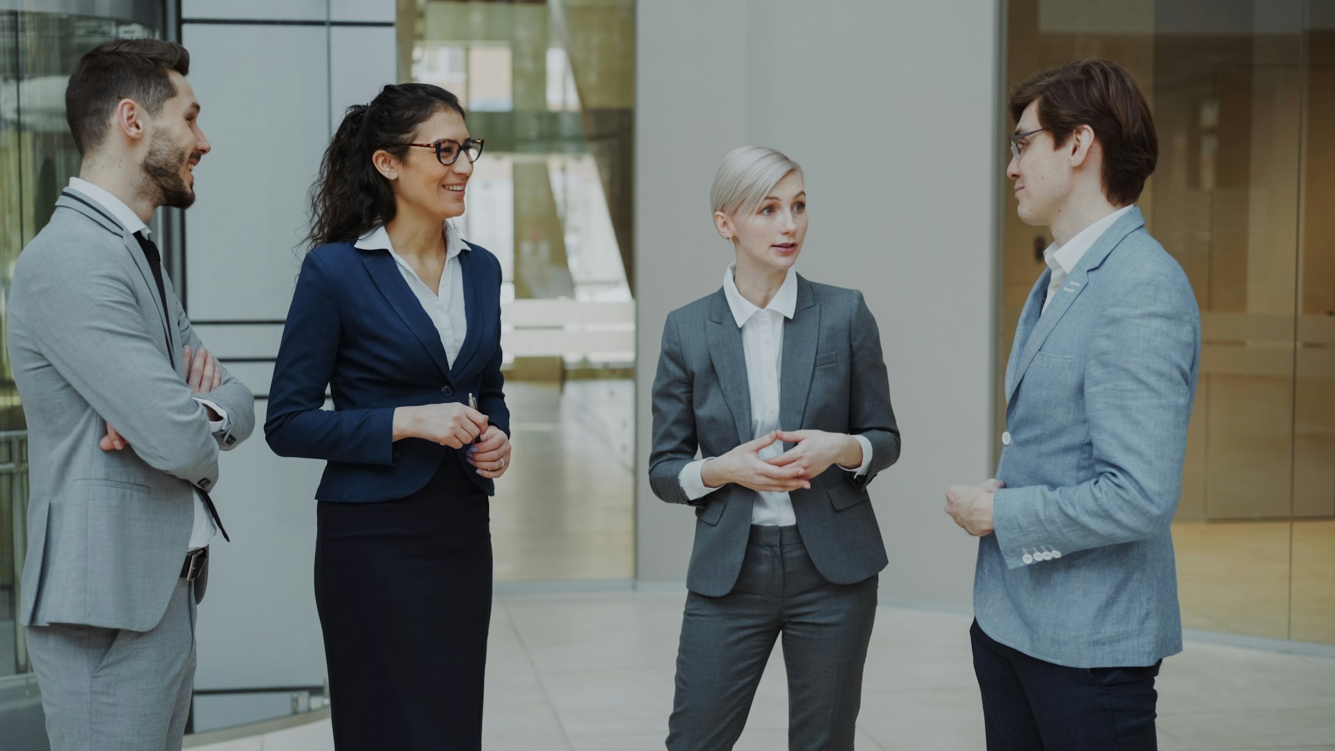 Personal IT consulting in a modern office